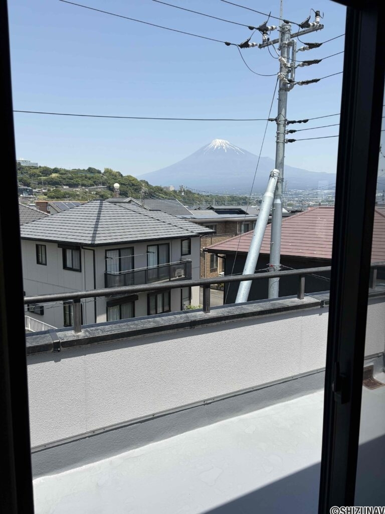 室内から富士山の眺望を独り占めできます。