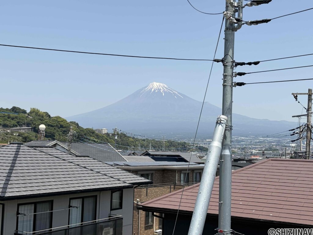 四季折々に表情を変える富士山を室内から愉しめます。