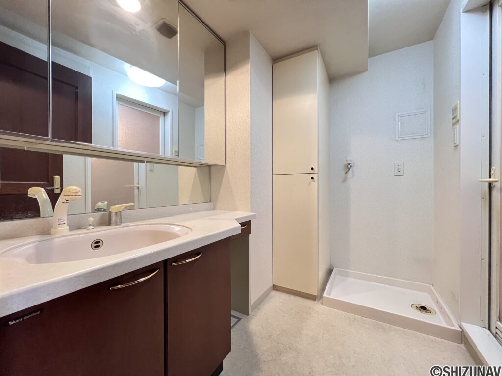 ネオステージ聖一色　2階　角部屋3LDKの画像