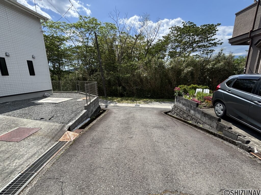 神山　前面道路2