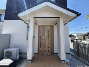 建物外観（玄関）