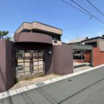 電動シャッター付きの塀です。