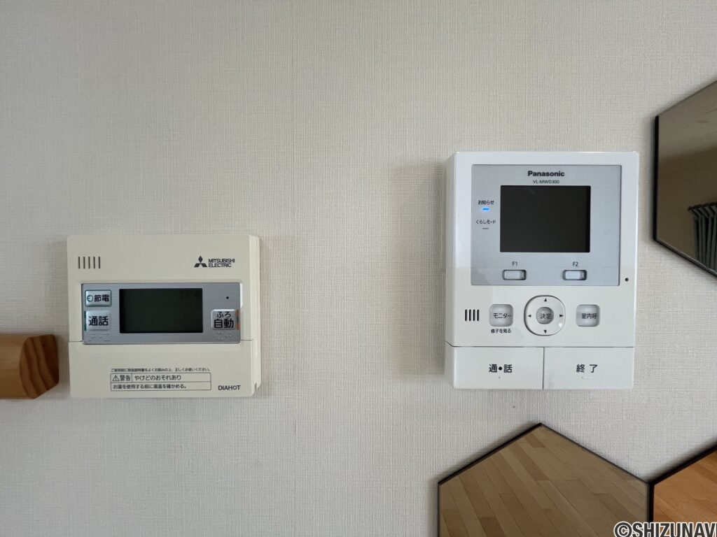 給湯パネル、モニター付きインターホンです。