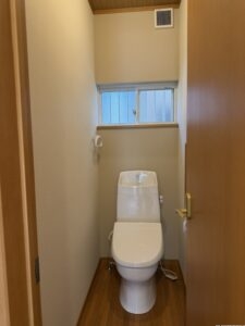 リフォーム済みの清潔感のあるトイレです。