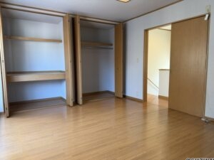 2階　洋室10帖にはトップライトを設けています。