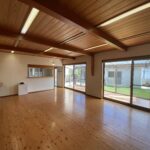 檜の無垢床のリビングが開放感がありながらも温かみのある仕様になっております。