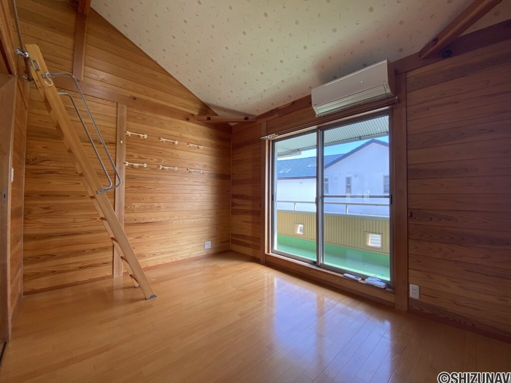 ２階洋間