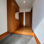 玄関②（玄関の収納が充実しています）