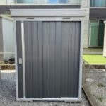 建物東側に物置きがございます。