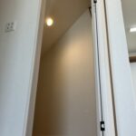 1階階段下の収納です。