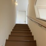 2階に上がる階段です。