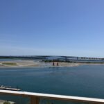 弁天島海浜公園の海上鳥居が臨めます。