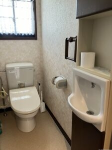 1階トイレには手洗い場がございます。
