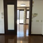 ダイニングキッチンから南側洋室への写真です。