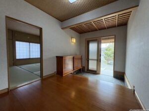 母屋　玄関内　別角度