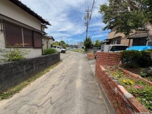 西側前面道路