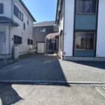 富士市中丸【リフォーム済】駐車場。普通車3台駐車可能