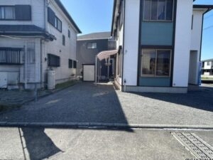 富士市中丸【リフォーム済】駐車場。普通車3台駐車可能