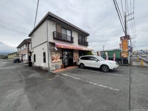 富士宮市小泉　軽量鉄骨造2階建て　店舗×1、住居×2満室の物件画像