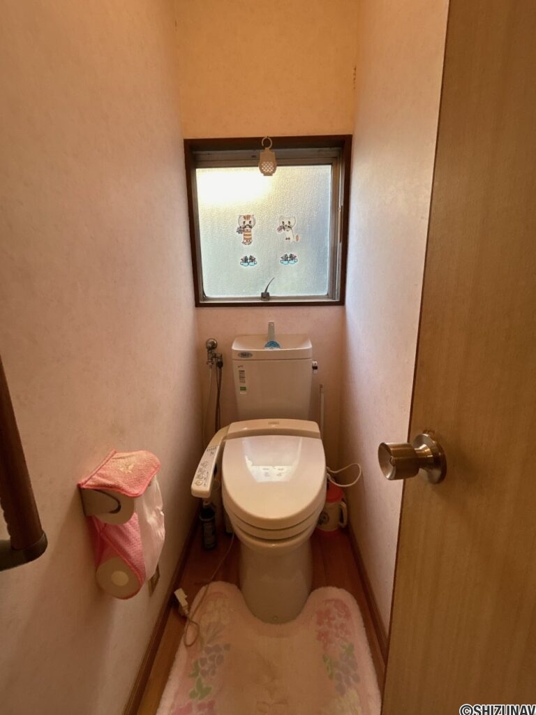 【トイレ】クリーニングを行います。