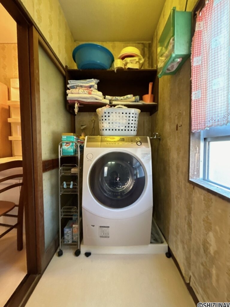 【洗面室】洗濯機置場