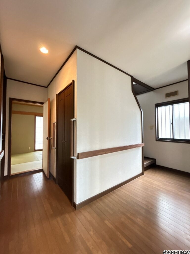 【1階廊下】