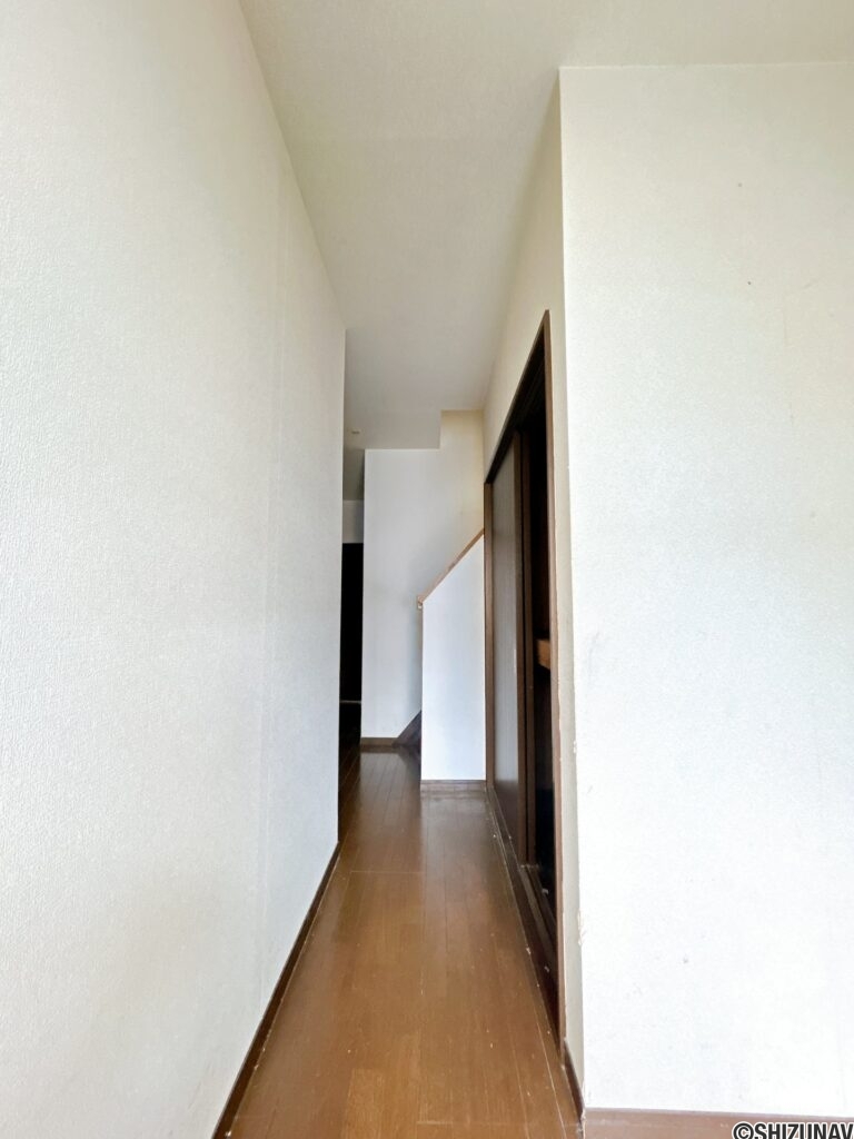 【1階廊下】
