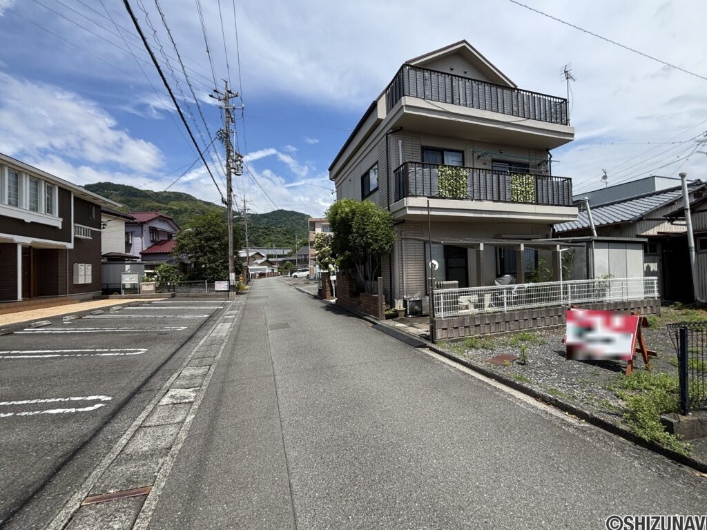 北西側前面道路