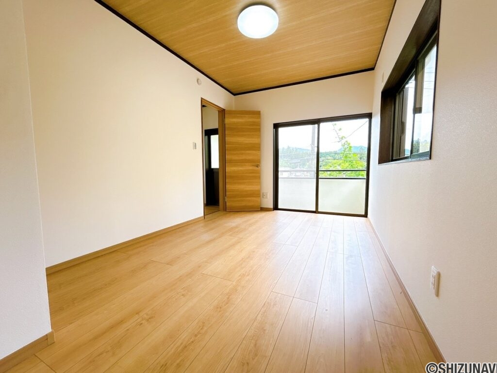 羽鮒【リフォーム済】2階6帖洋室別角度