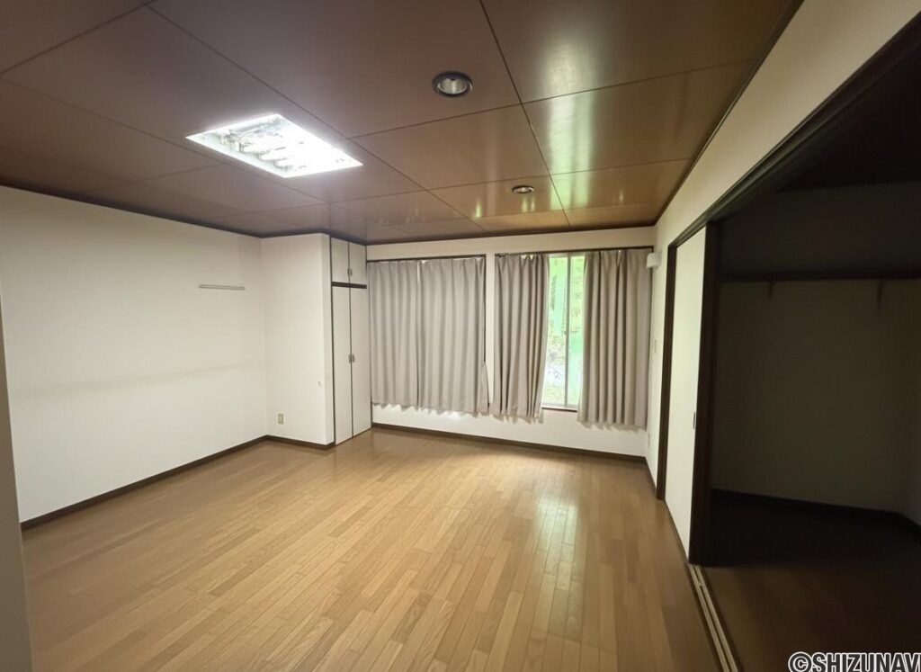 リビング※本画像はAI処理により家具を削除しているため、現況と相違がある場合がございます。