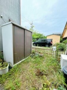 駐車場後ろ庭