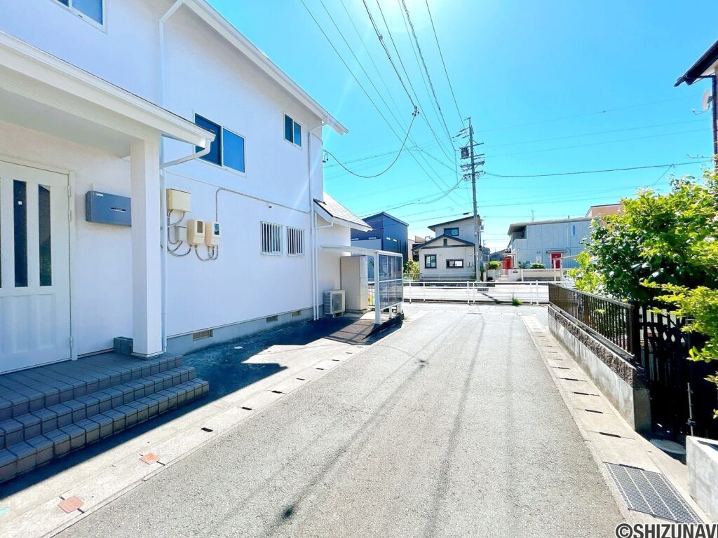 【北側前面道路】
