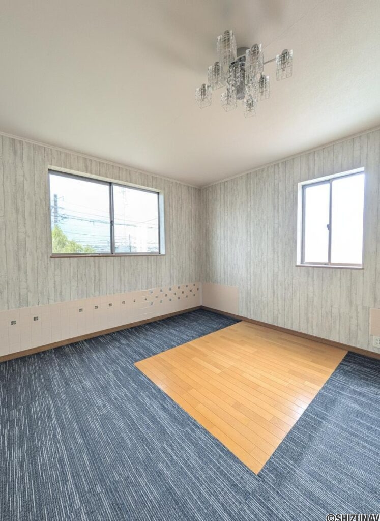 【2階洋室①】最も広い居室です。主寝室にどうでしょうか？