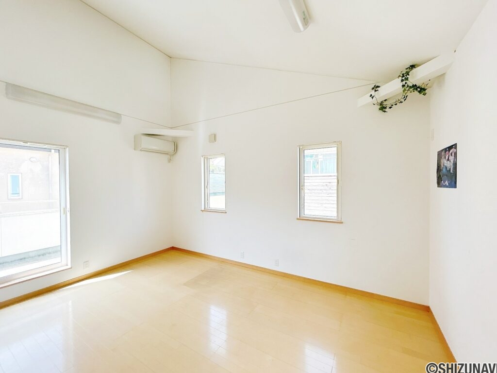 【2階洋室東側11帖】