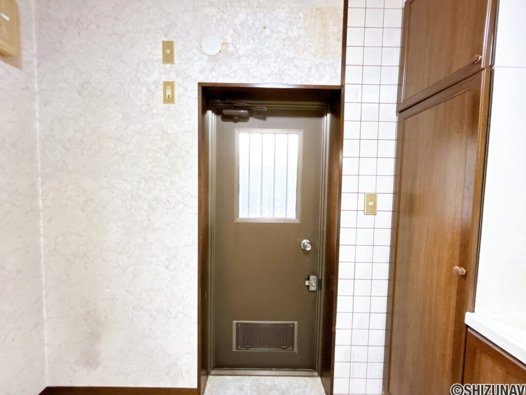 【勝手口】