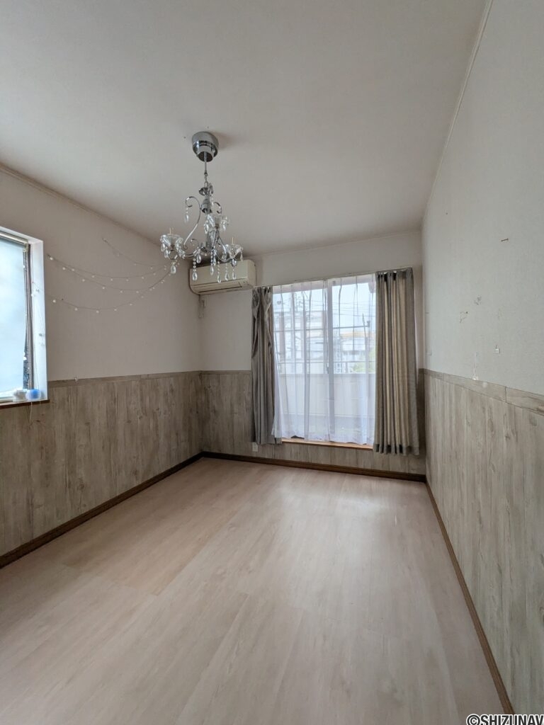 【2階洋室③】バルコニーにつながる南向きの部屋です！