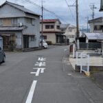西側前面道路