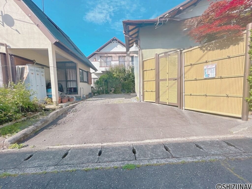 富士宮市山本【駐車場】普通車2台駐車可能