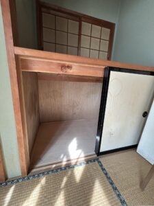 【リフォーム中/1階和室収納】ふすまの張替を行います。
