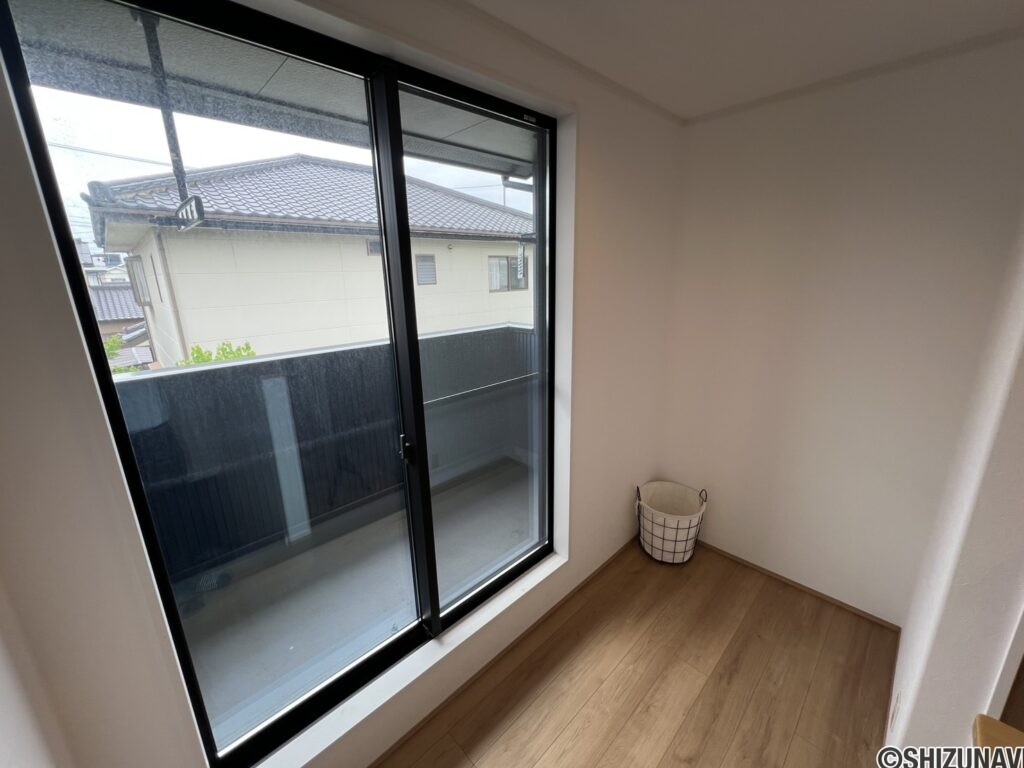 バルコニー前