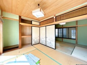 【リビング】畳を撤去し、フローリング仕上げ、壁紙の張替えを行い、リビングスペースに仕上げていきます。