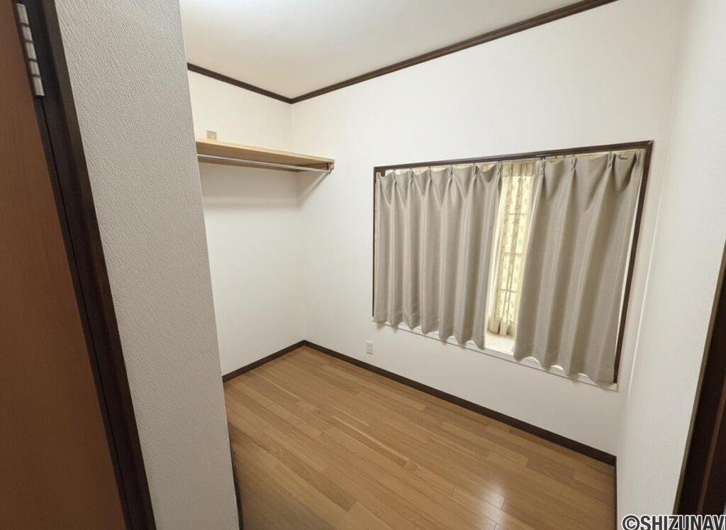 納戸※本画像はAI処理により家具を削除しているため、現況と相違がある場合がございます。