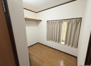 納戸※本画像はAI処理により家具を削除しているため、現況と相違がある場合がございます。