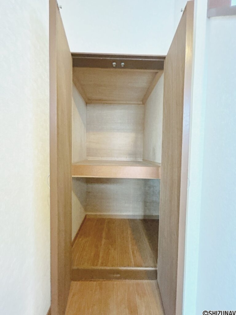 今泉階段下収納②