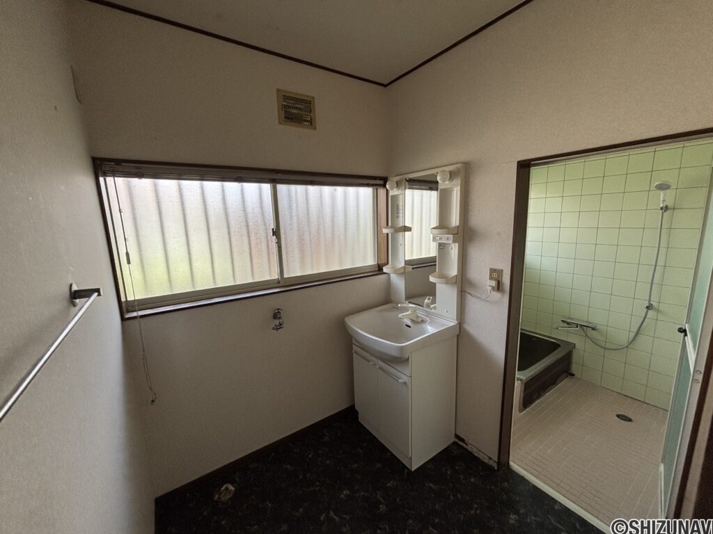 富士宮市万野原新田　中古住宅　南面道路で日当たり良好の画像