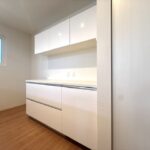 カップボードがあるので、収納力があります。