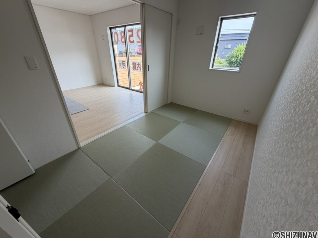 畳の部屋は小さいお子さんでも安心してすごせますね！