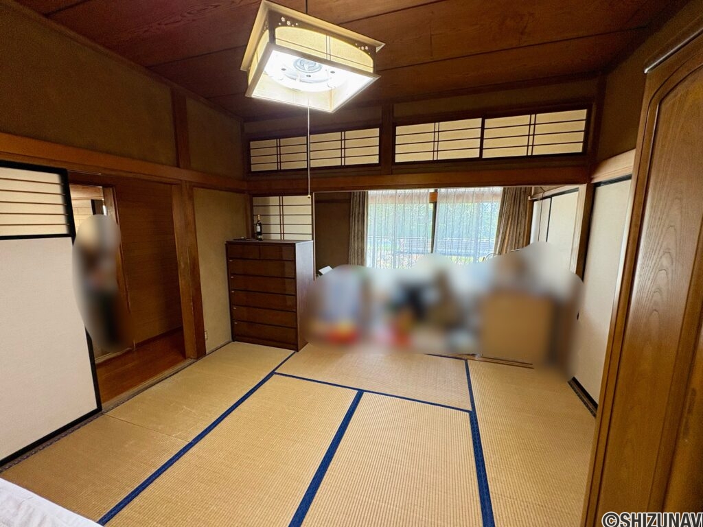 中央の8帖の和室です。広縁がございます。