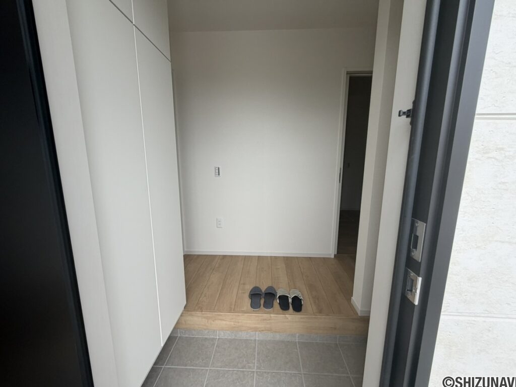【２号棟】玄関