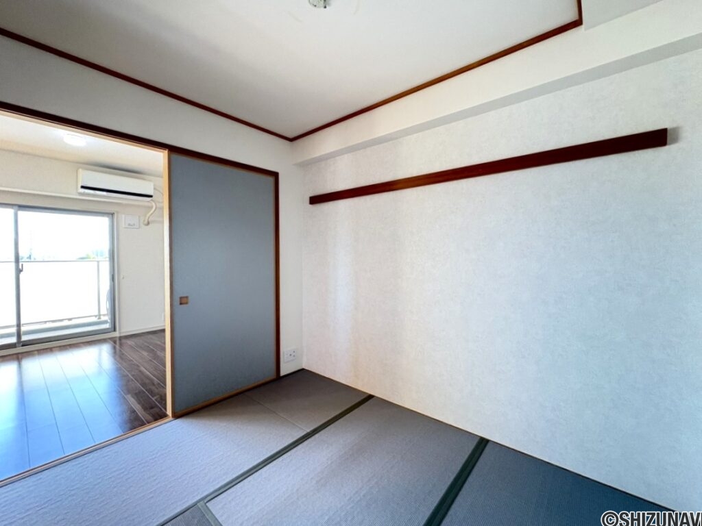 約4.5帖の和室の別角度です。